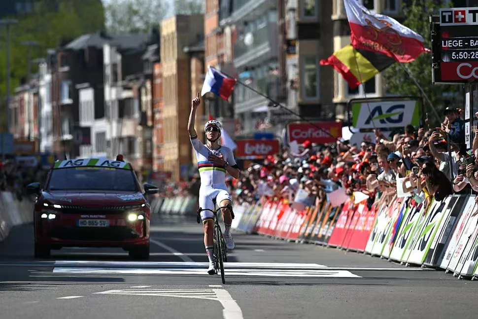 De Tour de France herleeft: een epische confrontatie tussen een viervoudig kampioen en een tweevoudig kampioen.
